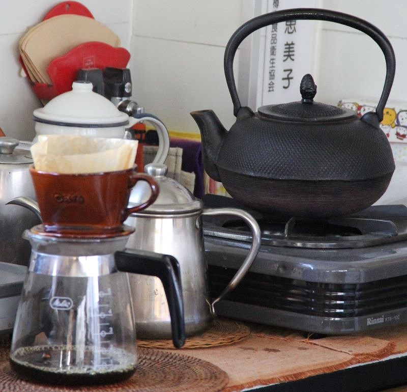 鉄瓶で沸かしたお湯でいれるというエルサルバドル産の有機栽培コーヒー