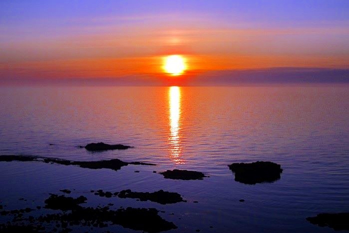 「日本の夕陽百選」に選ばれている黄金岬海浜公園からの夕陽