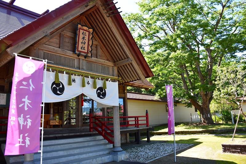 別名「ワイン神社」として知られる仁木神社