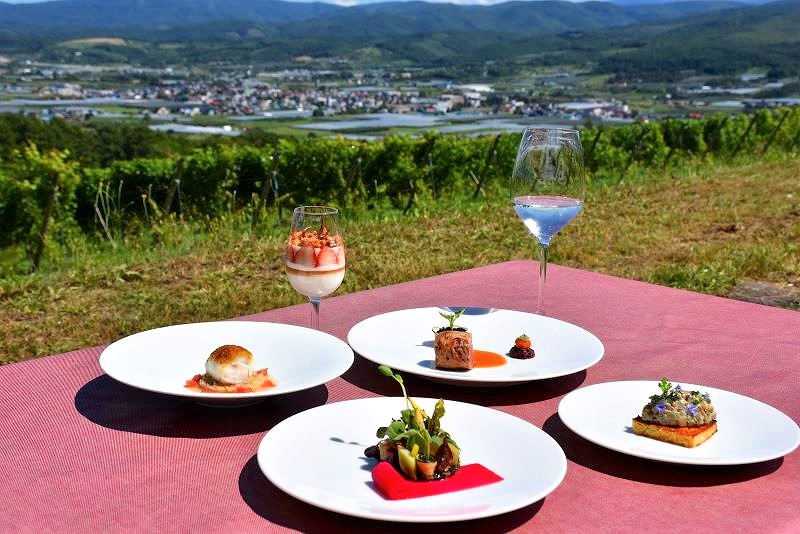 仁木町の風景とツアーのランチで提供された料理
