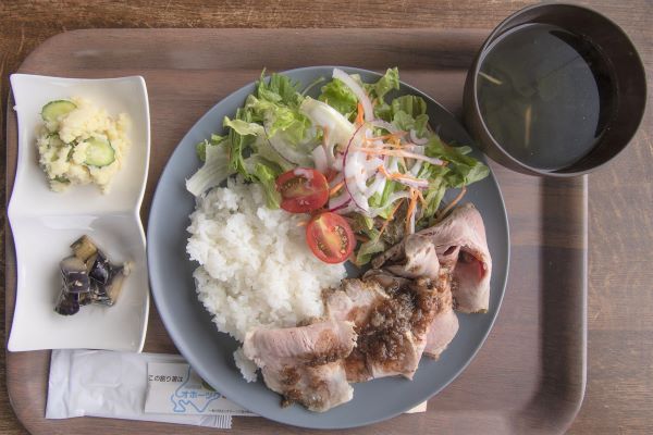 地産地消レストラン再開＊つべつまちづくり会社＊肉や魚のワンプレート＊町内の「あっぱれ米」メイン