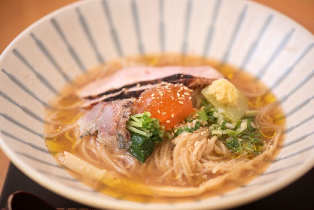 西洋料理･麺 ヌイユの「冷や汁麺、長谷川商店監修手造り味噌仕立て」