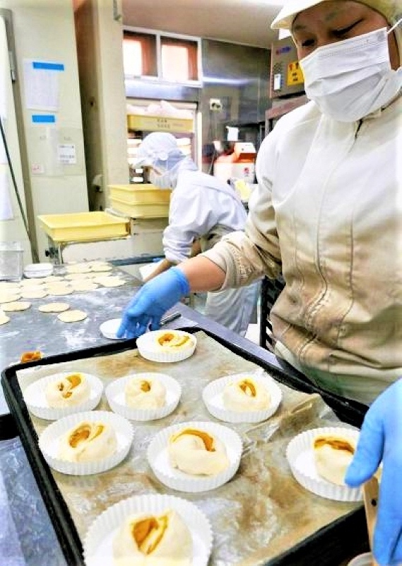 道産の原材料にこだわっているベーカリーカンスケのパン作り