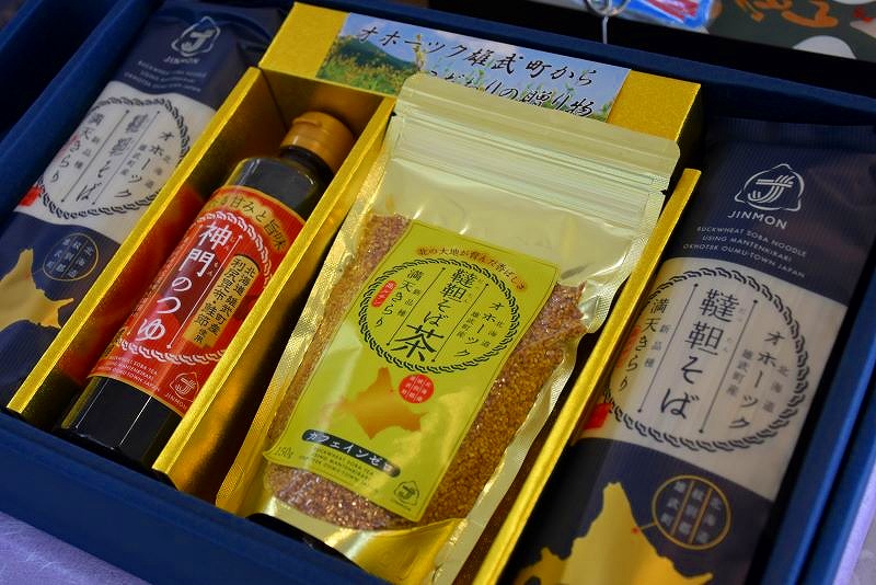 韃靼（だったん）そばの乾麺、神門のつゆ、韃靼そば茶のセット