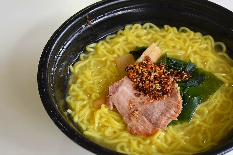 チャーシュー、メンマ、ほうれん草がのった「旨塩麺」