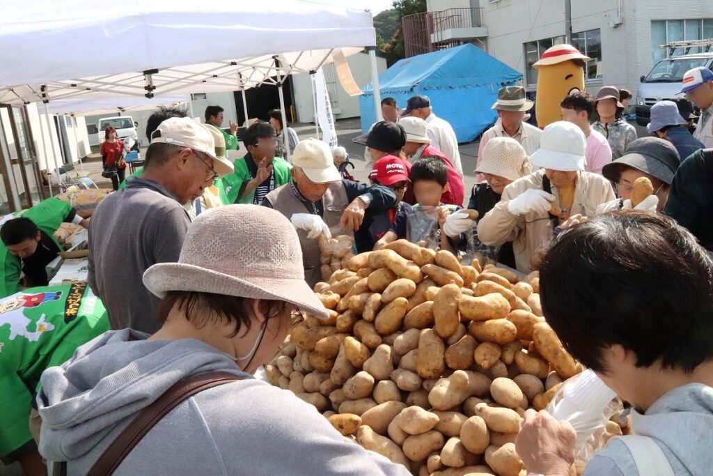 メークイン詰め放題の様子