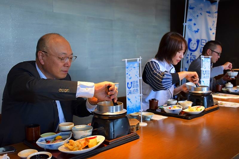 関係者を招いての青海苔の試食会