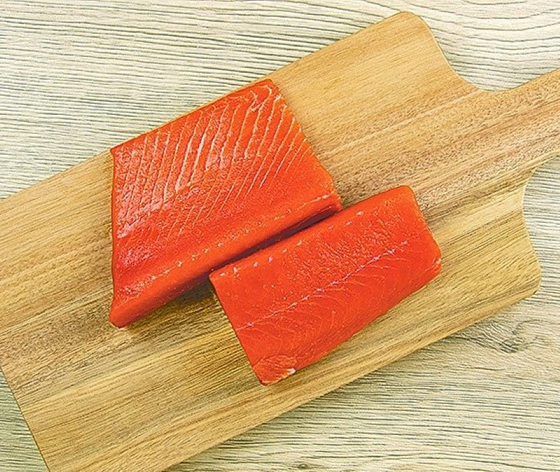 鮭蔵の商品「刺身の紅鮭」