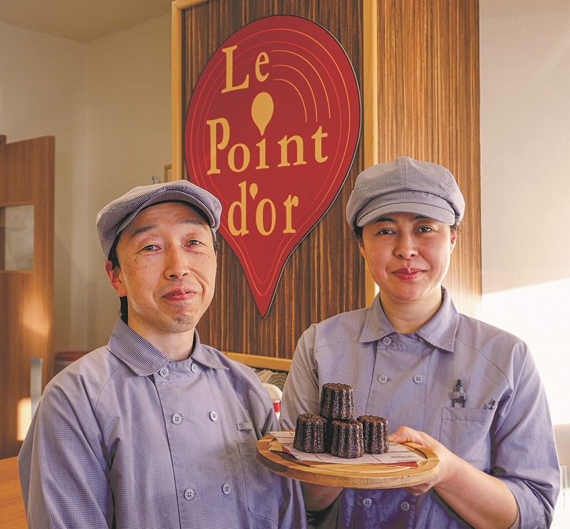 「ル・ポワンドール」の店内で、フランス菓子一筋と話すオーナーシェフの鈴木聖生さん (左) と妻の佑希子さん