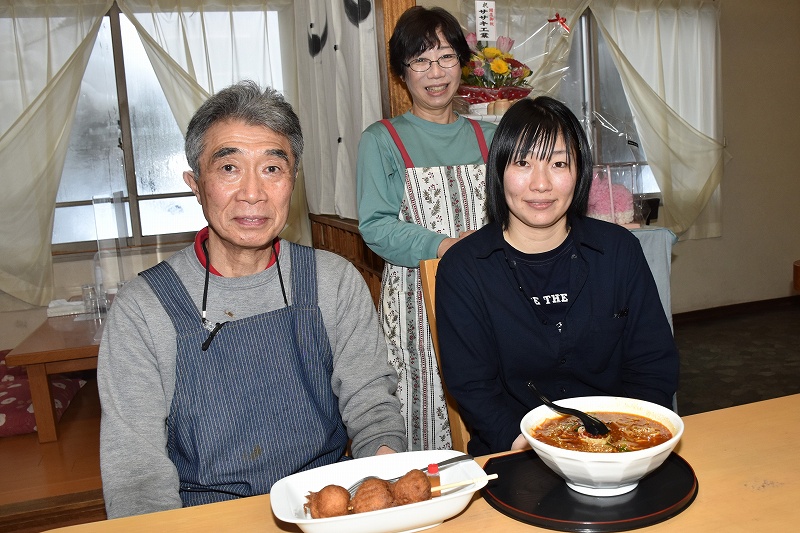 北見の武田さん、母と共にのれん継承＊留辺蘂「すずや食堂」再開＊名物「モツラーメン」も提供