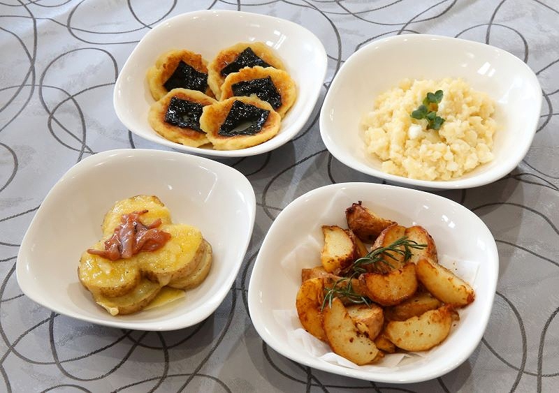 越冬ジャガイモの味が引き立つ料理４品。右上から時計回りに「白いポテトサラダ」「フライドポテト」「ジャガイモのチーズと塩辛のせ」「いも餅」