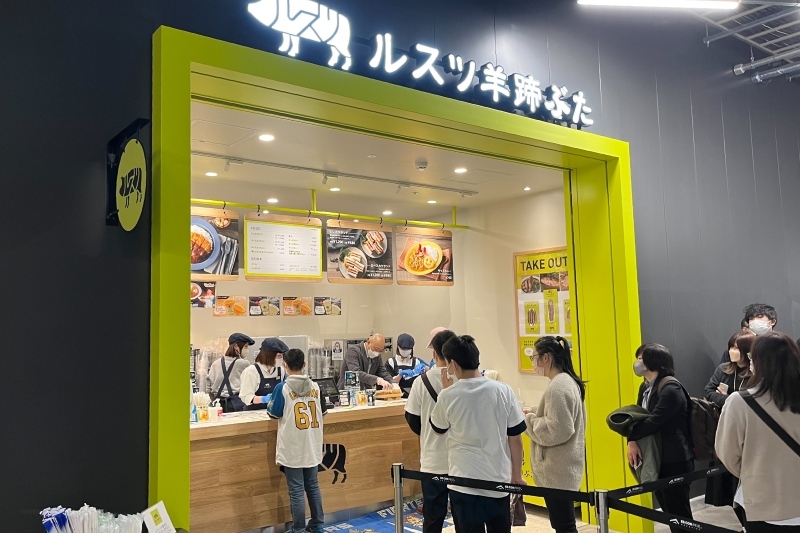 エスコン出店「ルスツ羊蹄ぶた」大好評＊自社精肉のカツサンドなど＊村内に加工場整備へ＊６次産業化に注力