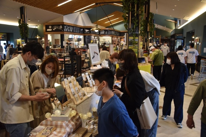 安平の道の駅4周年、催し活況 7日まで屋台、SL展示など