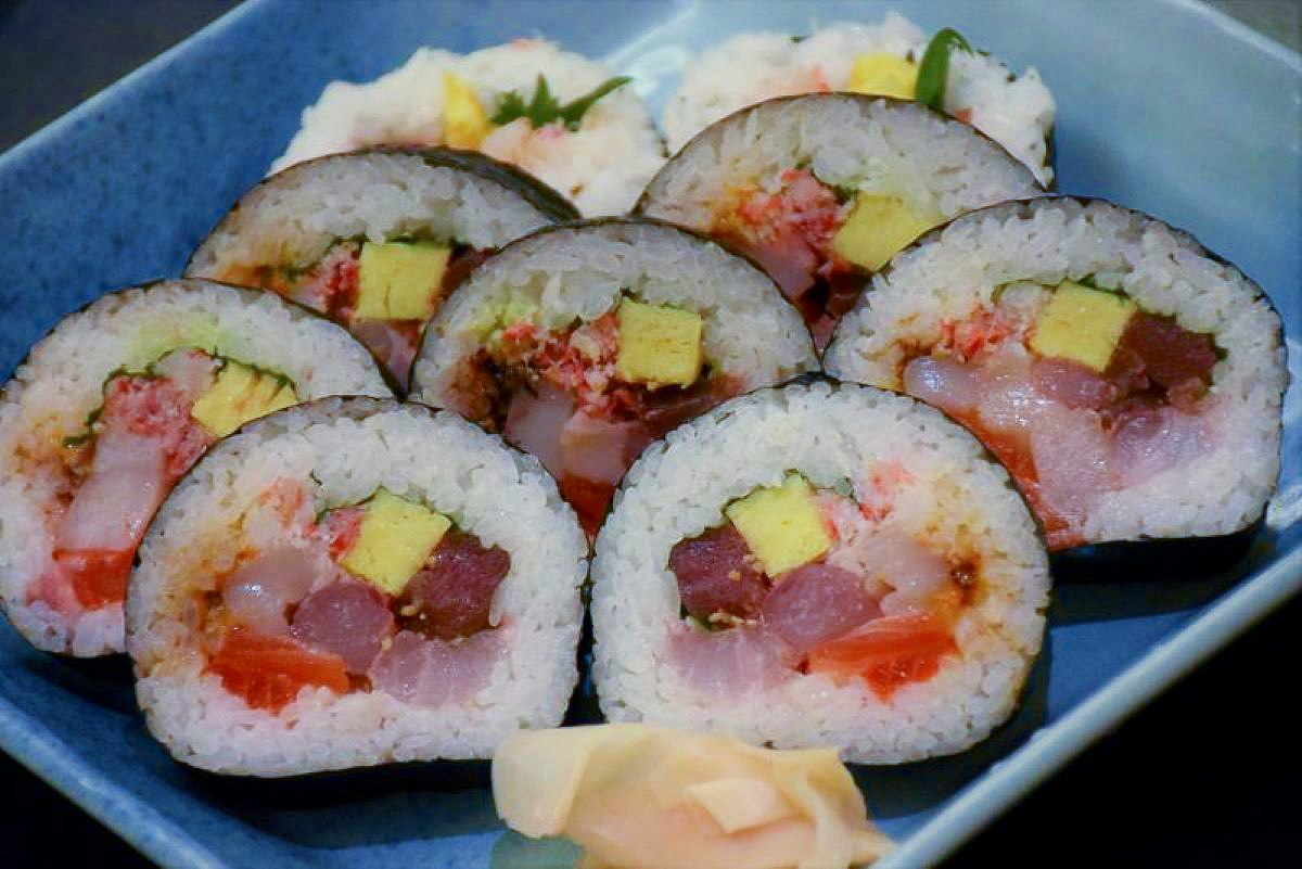 海鮮太巻き発祥の寿司屋？北海道・帯広でウニ入り「辰巳巻」を食べてみた