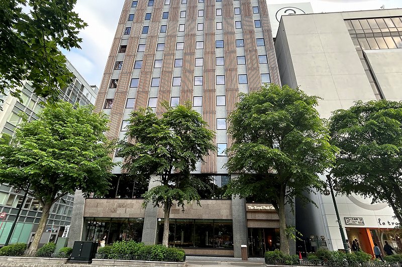 １１階建ての上層３階が木造という「ザ ロイヤルパークキャンバス札幌大通公園」の外観