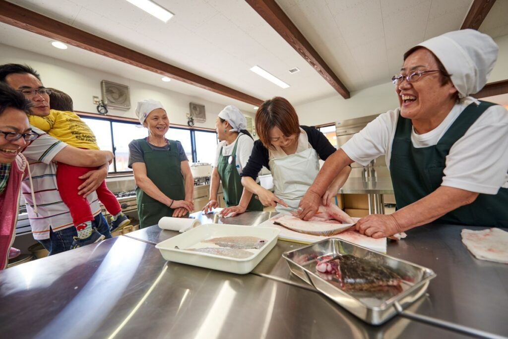 浜野かあさん地元料理体験の様子