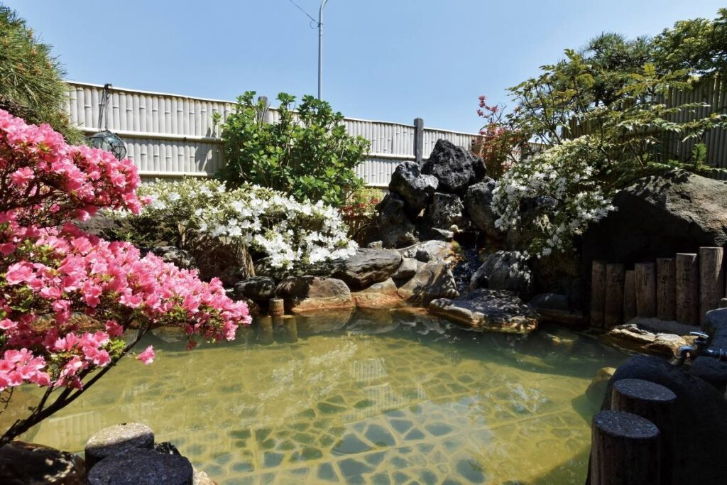 「温泉旅館鹿の湯」の露天風呂