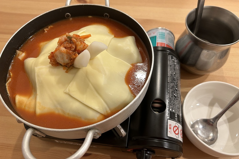 「ぽんぽこ亭」が昨年開発した韓国風鍋「発酵すぅぷのモツちーずチゲ鍋」
