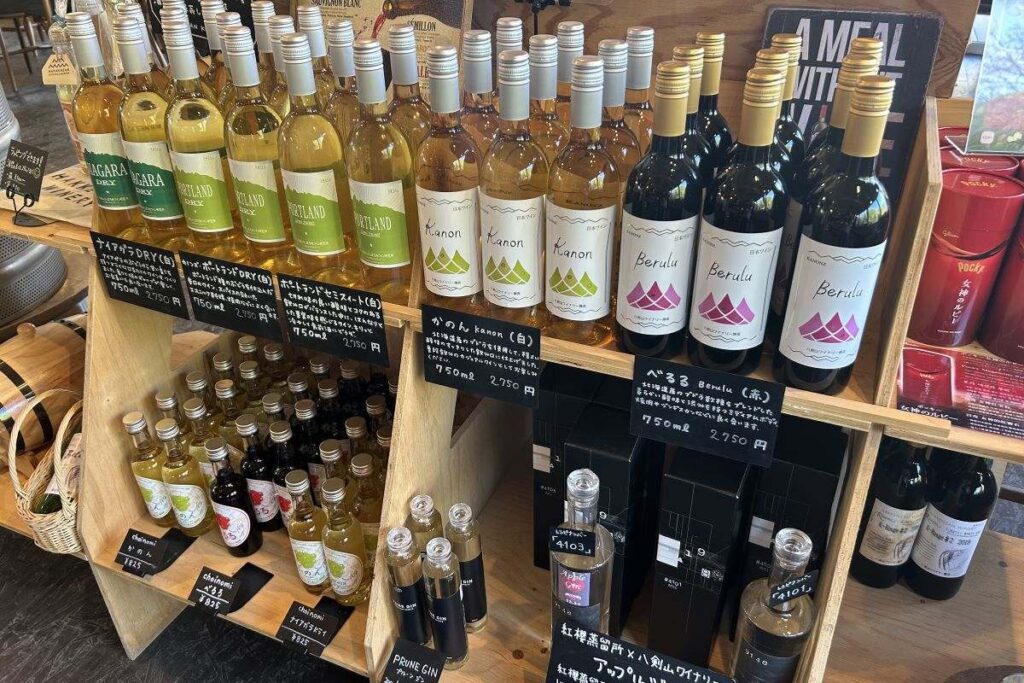 八剣山ワイナリーに併設されたショップに陳列されたワイン