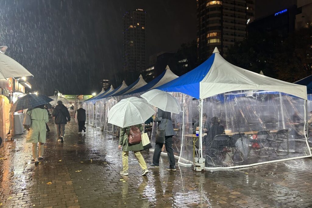 雨降りでもテントがある、そばフェス会場