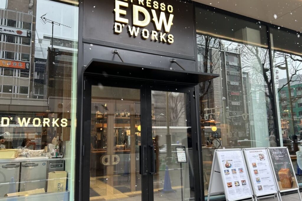 １階の路面に面した「ESPRESSO D WORKS」店舗