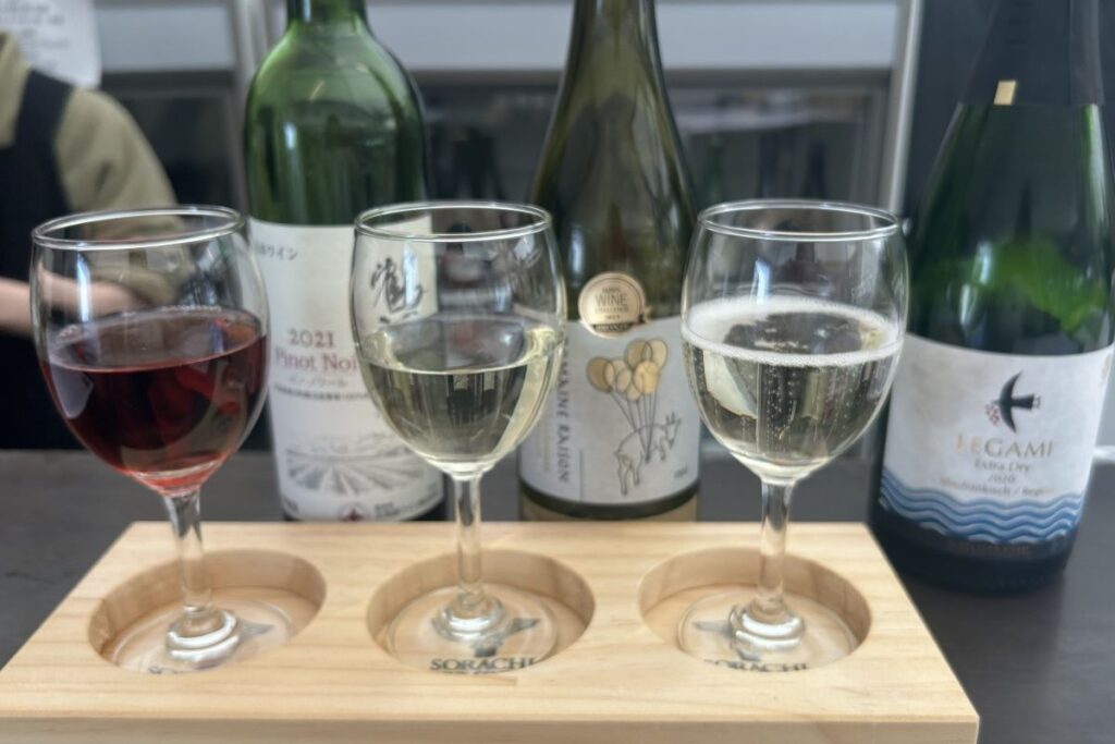 ビストロfunの北海道産ワイン３種飲み比べ