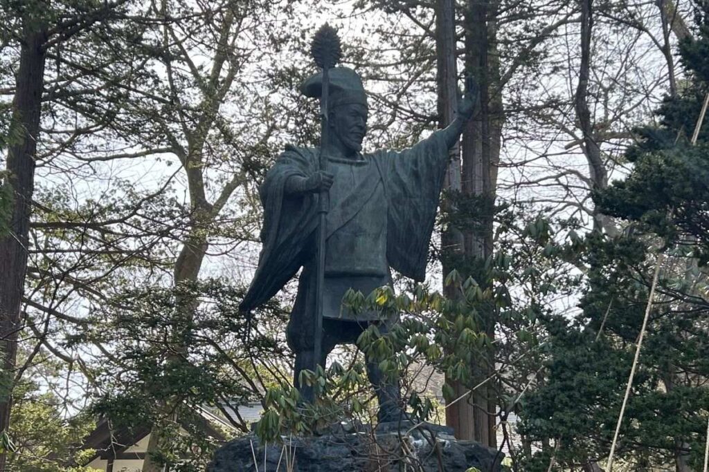 北海道神宮の手水近くに建つ島義勇の銅像