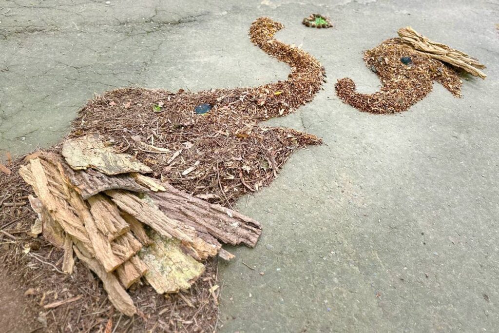 円山動物園のインドゾウに赤ちゃんが生まれた時につくったお祝いの落ち葉アート