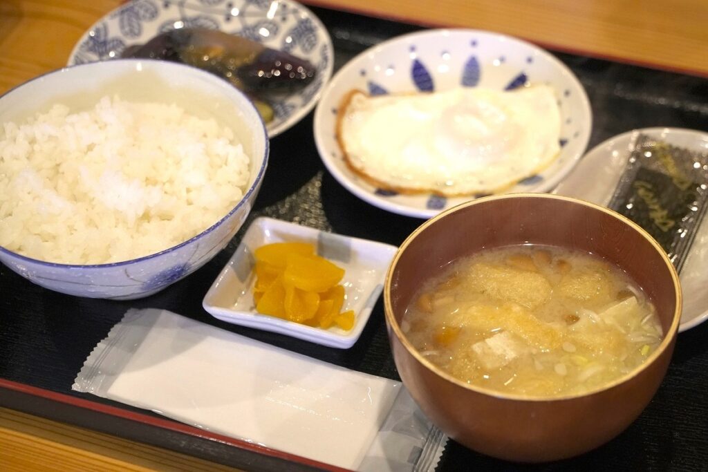 天然だしのみそ汁がぜいたくな和定食