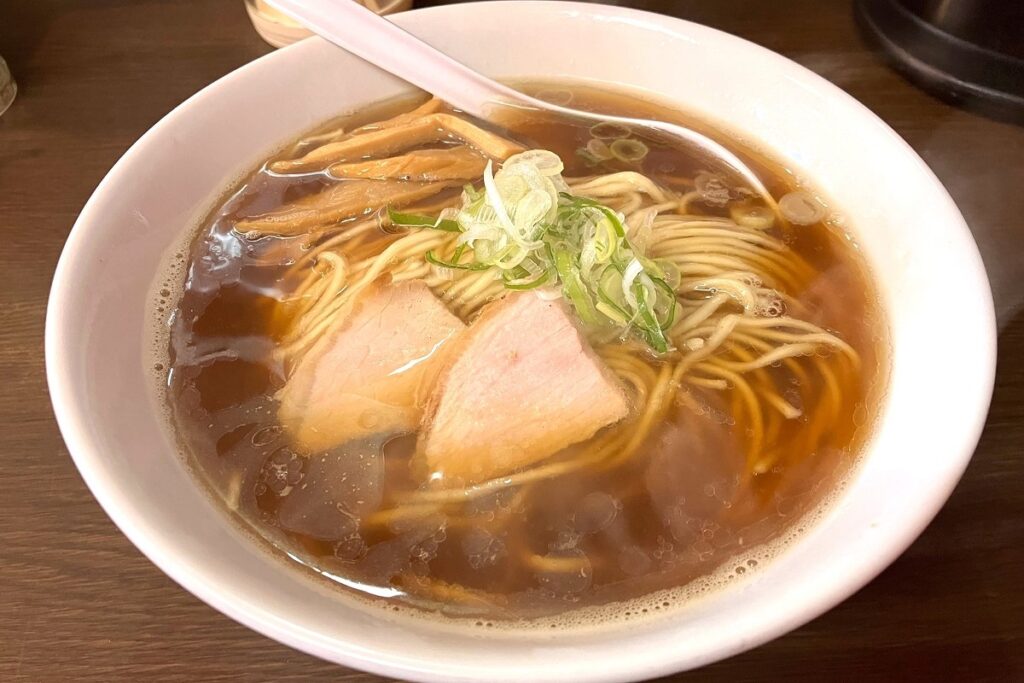 看板メニューの「煮干し正油ラーメン」