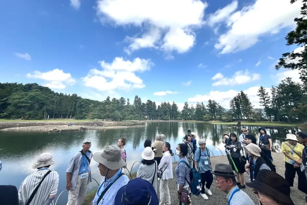 極楽浄土をイメージしたという毛越寺の庭園