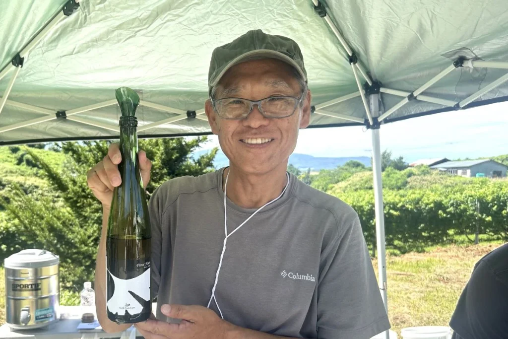 酒造免許を取得し、今秋のブドウの仕込みに意欲をみせる鈴木正光さん