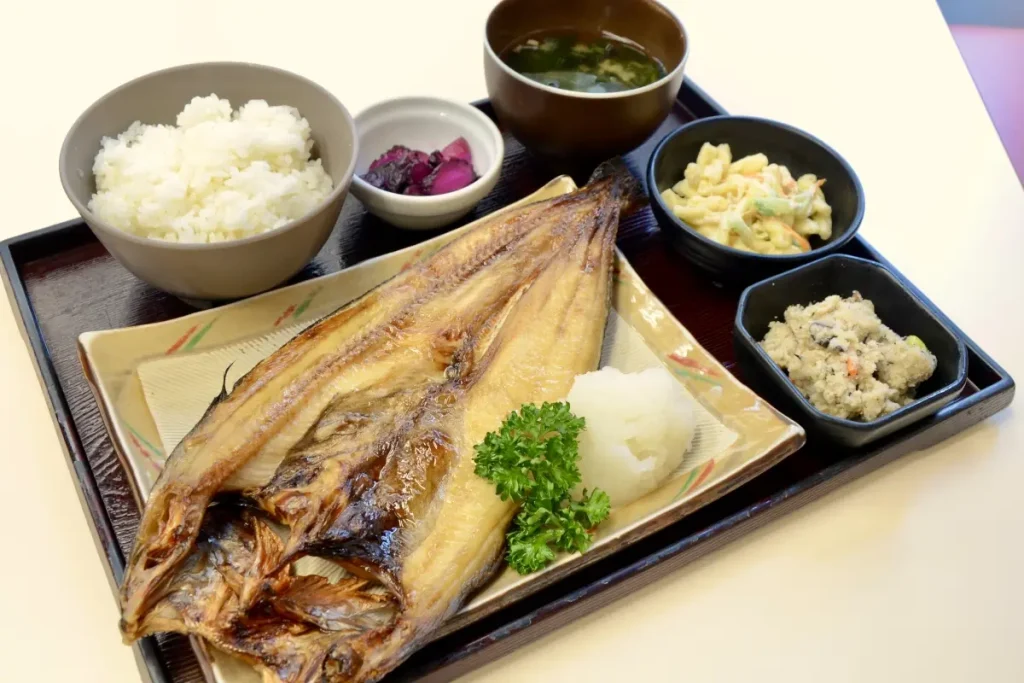 脂が乗っておいしそうな焼き色の「ほっけ開き定食」