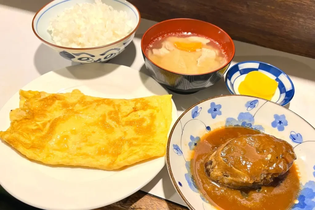 サバみそ煮と卵焼きをチョイスした「お好み定食」