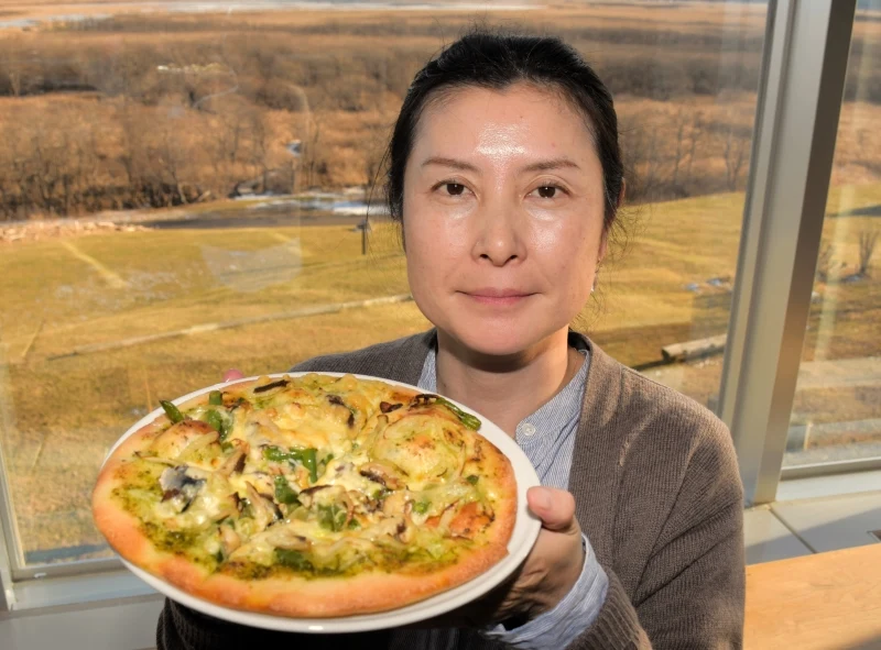 試食会向けに考案された氷鮮まいわしを使ったピザ