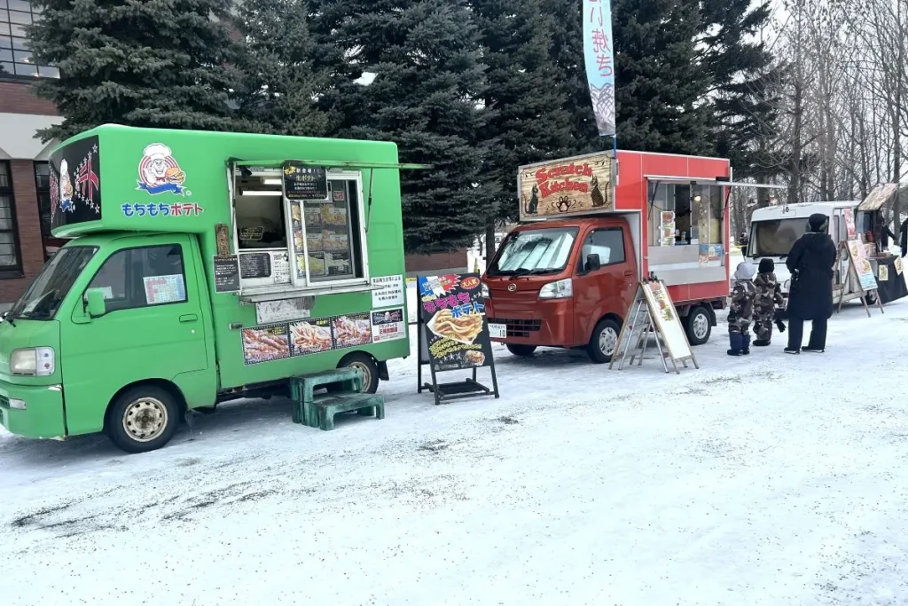 会場に出店したキッチンカー