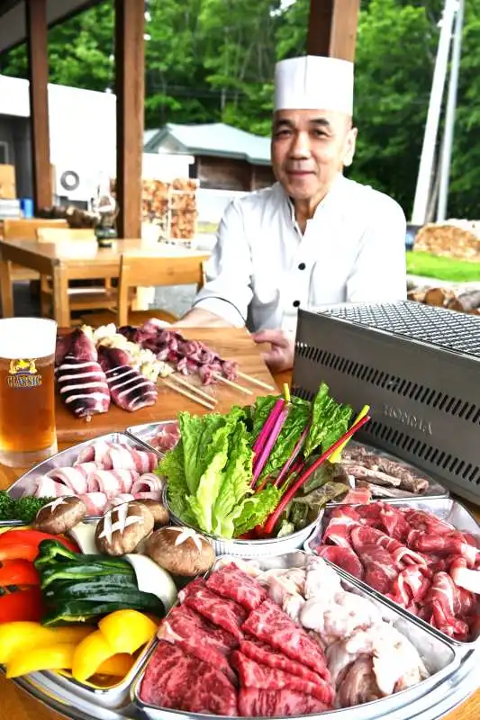 悠林館で提供するバーベキューランチ。地元産食材をたっぷり味わえる