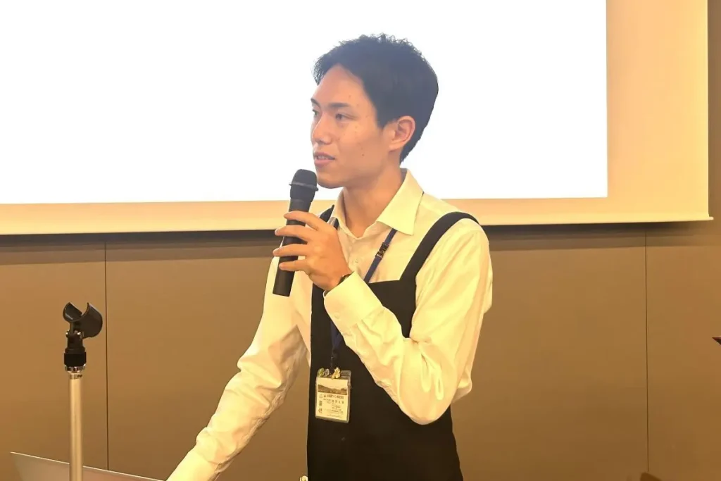 後志ヴィンヤードについて説明する醸造責任者の猪狩太基さん