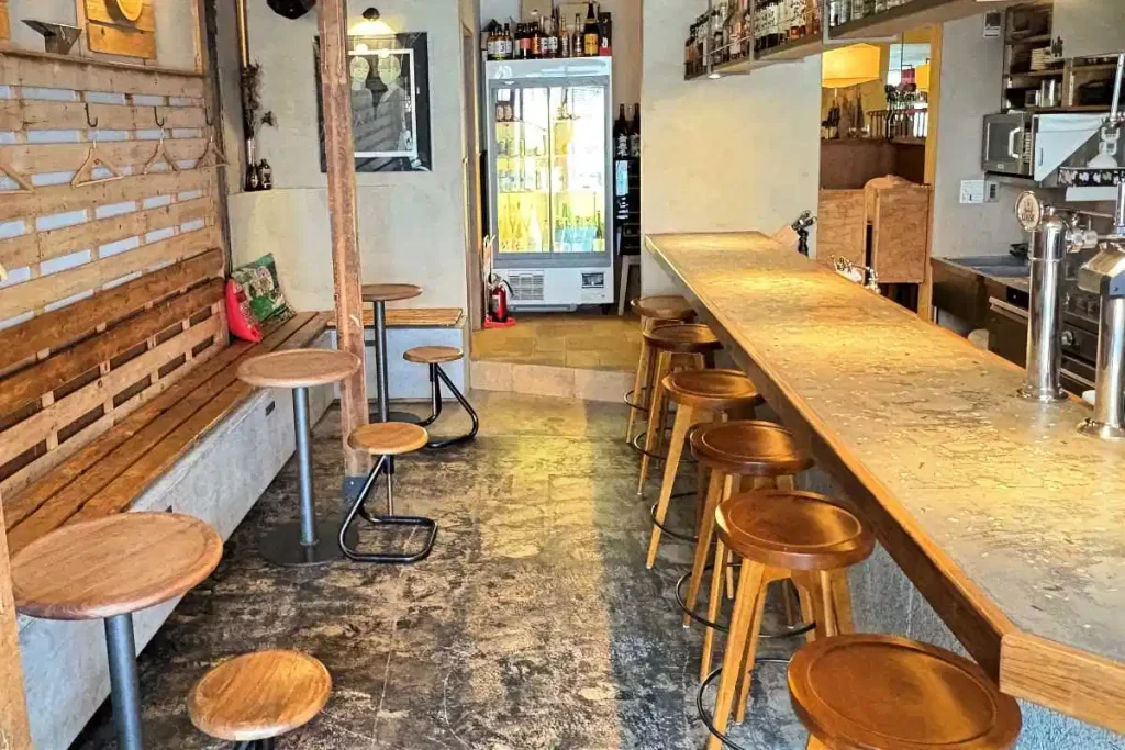 店内は気軽にくつろげる雰囲気