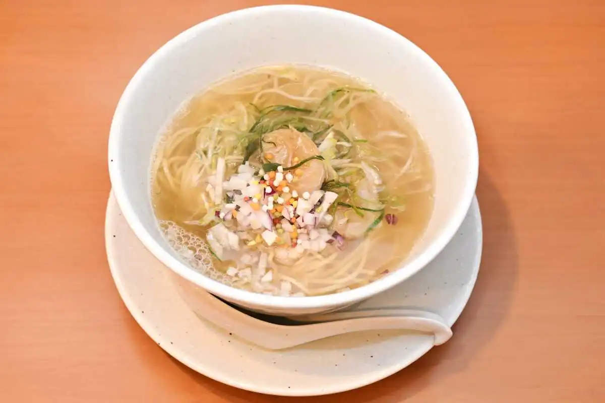 〈旬！を味わう〉ホタテ貝柱　中華アレンジ＊ラーメン、春巻き　うまみ凝縮